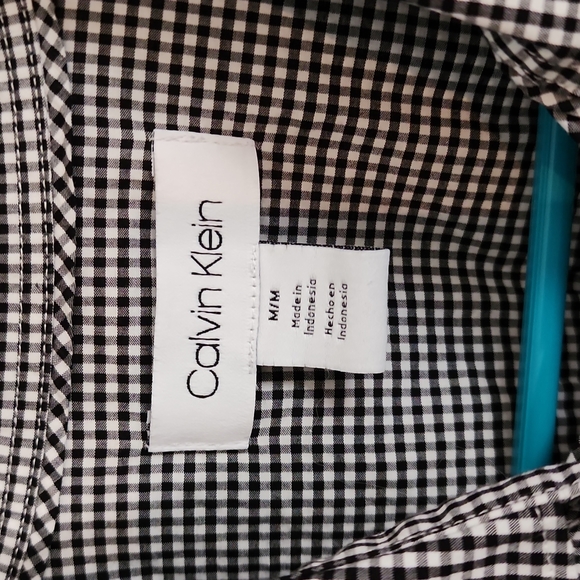 Calvin Klein medium long sleeve button up - Picture 2 of 3